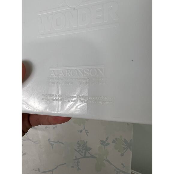 Vintage Wonder Bread Sandwich Container - Picture 9 of 9